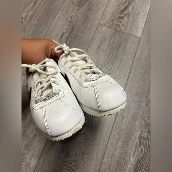 Nike Cortez black and white shoes - Picture 11 of 11